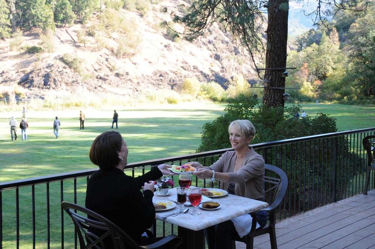 Morrisons Rogue River Lodge Merlin Ngoại thất bức ảnh