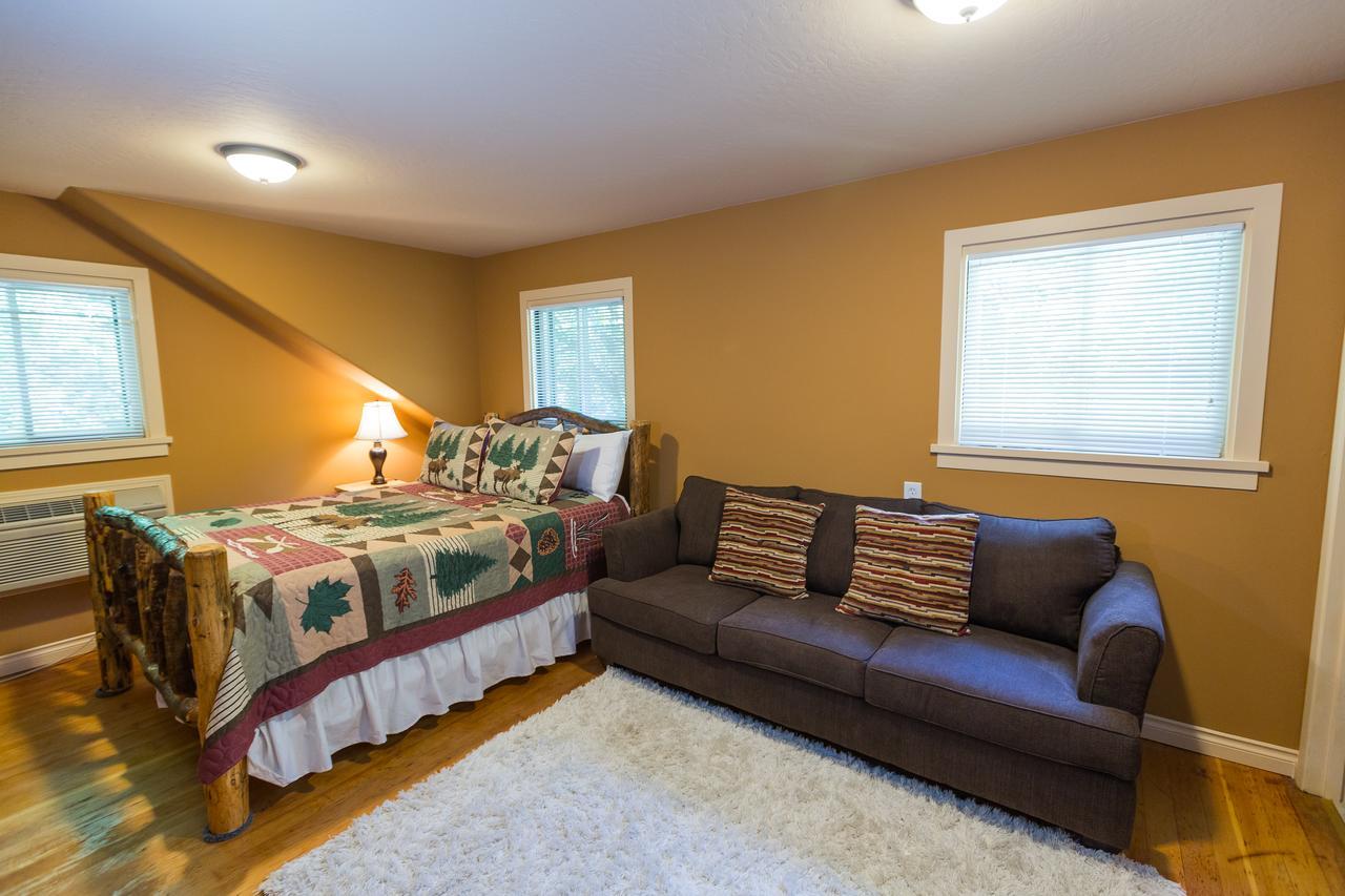 Morrisons Rogue River Lodge Merlin Ngoại thất bức ảnh